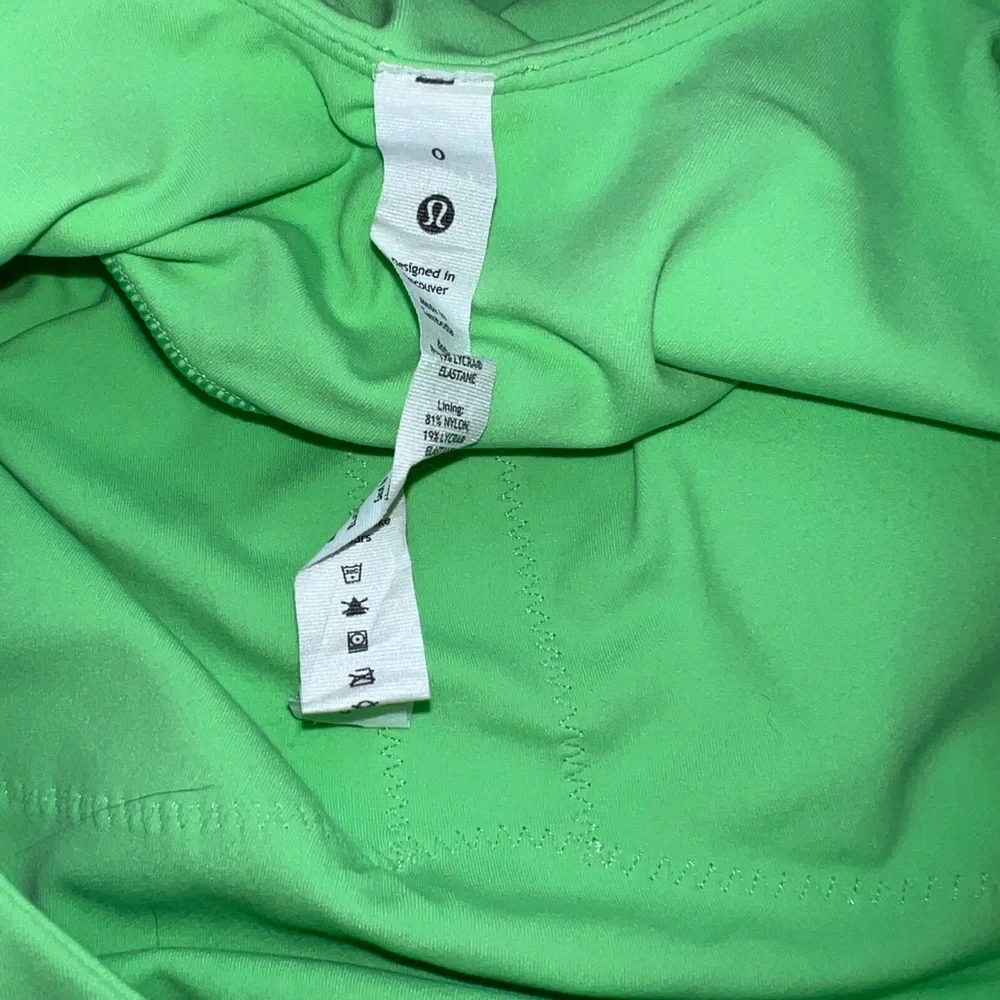 Lululemon Align High-Neck Tank Top
Scream Green Light size 0 good Used condition - Picture 4 of 6